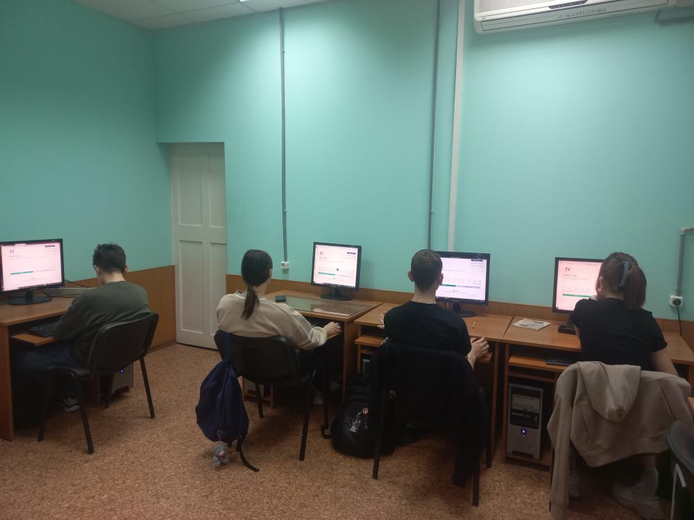 Студенты учебных групп в середине октября 2025 года приняли активное участие в традиционном всероссийском социально-психологическом тестировании