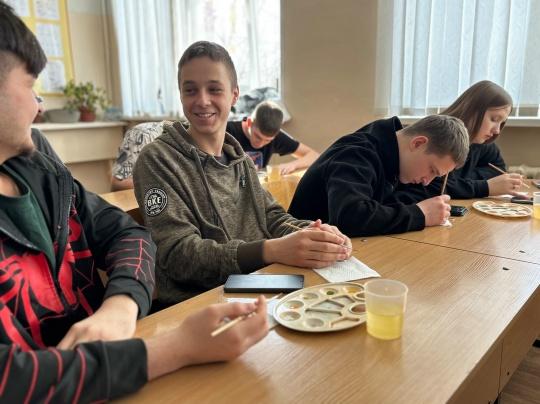 В гости к обучающимся приехали мастера Государственного музея Холуйского искусства!